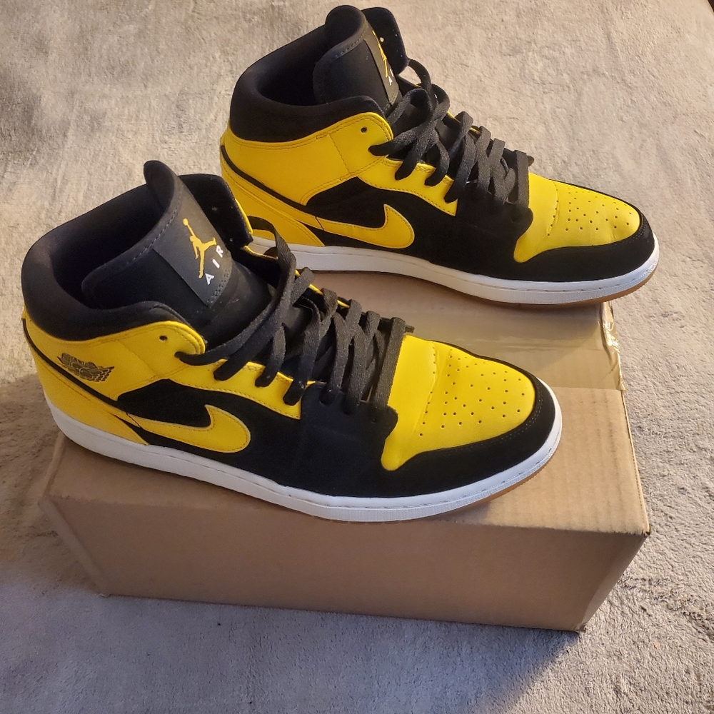 Jordan 1 Retro Mid